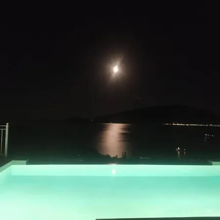 Вилла Augustela Seaview Vacation Айя-Евфимия